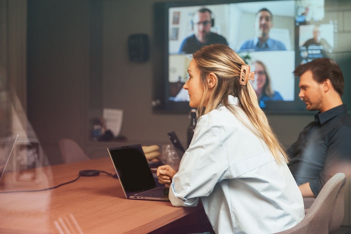 Avantages et inconvénients de la Fibre Optique pour entreprises